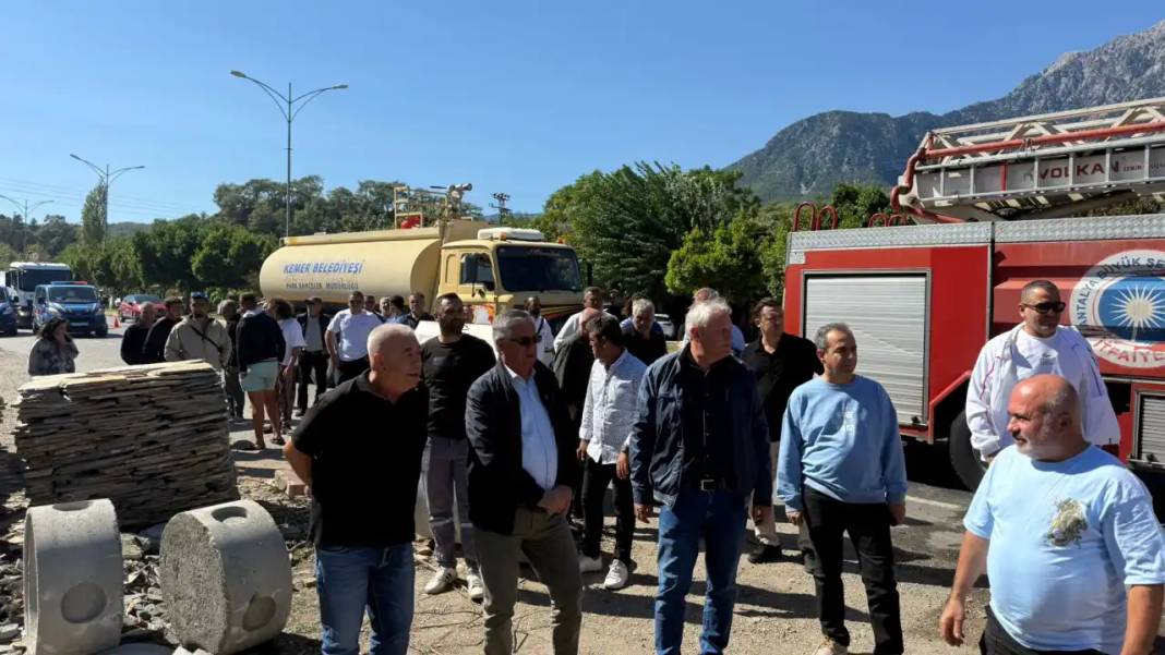 Kemer’de Restoran ve Kamyon Kül Oldu! 6